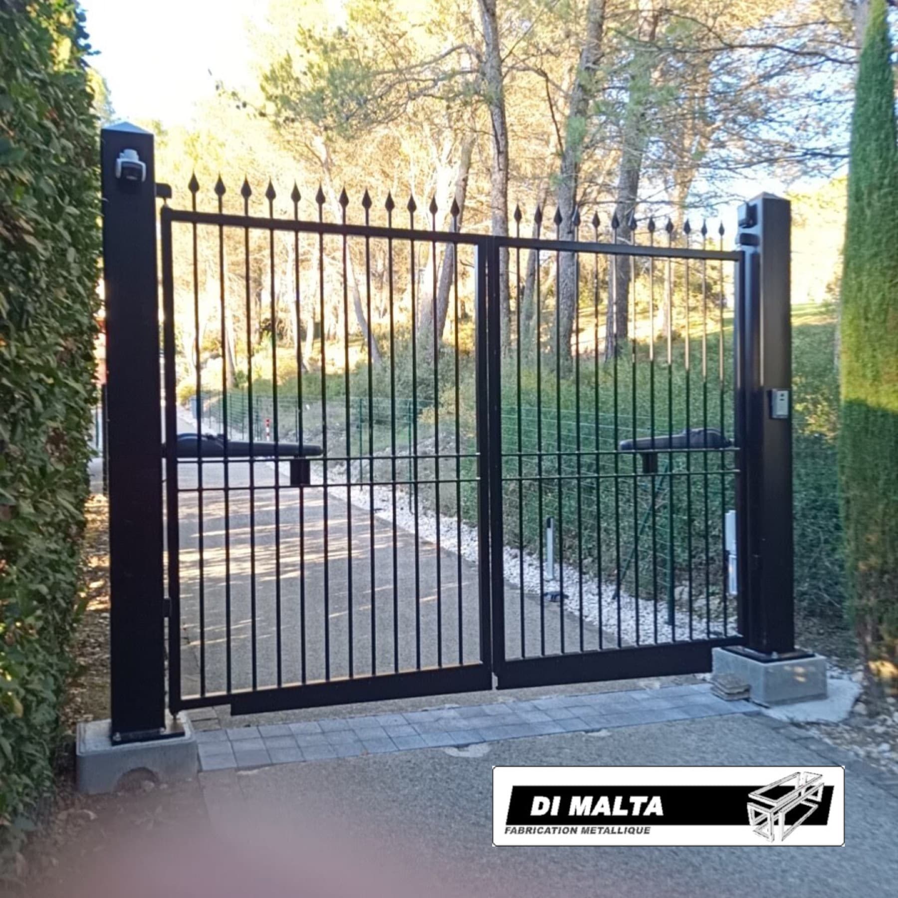 Portail métallique automatique fabriqué sur mesure à Pelleautier
